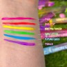 Levendige, waterproof en veegbestendige liquid liner met een ultrafijne punt voor het creëren opvallende festival looks 🌈