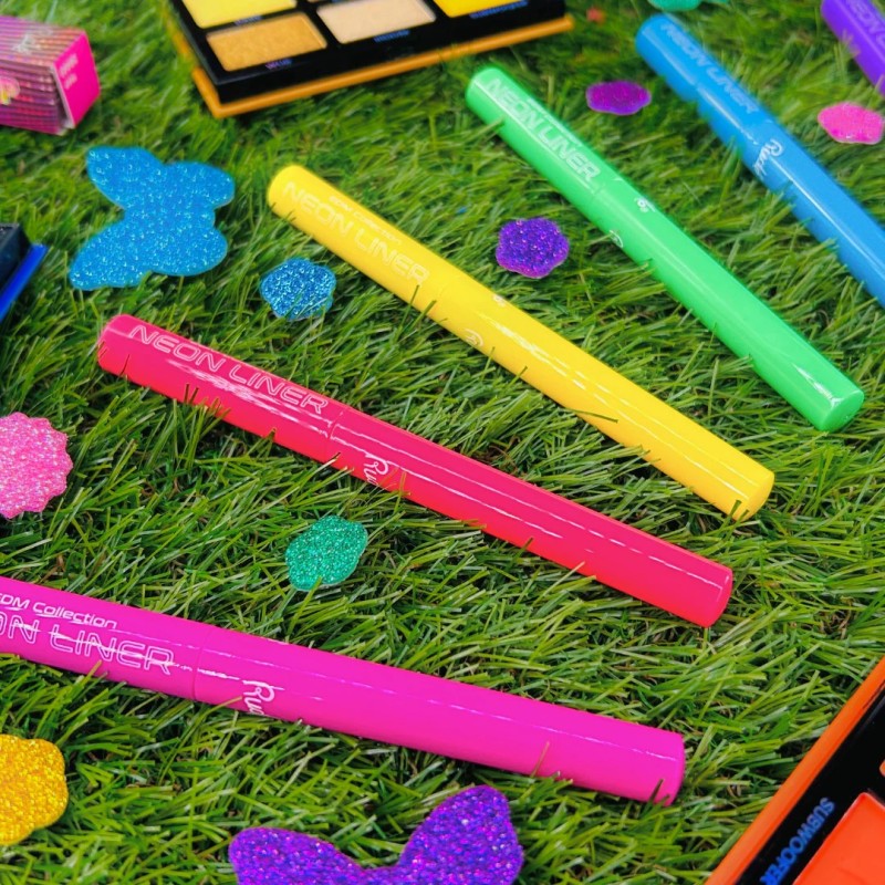 Levendige, waterproof en veegbestendige liquid liner met een ultrafijne punt voor het creëren opvallende festival looks 🌈